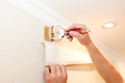 Pose de papier peint à Linars — revêtements muraux et toiles de verre